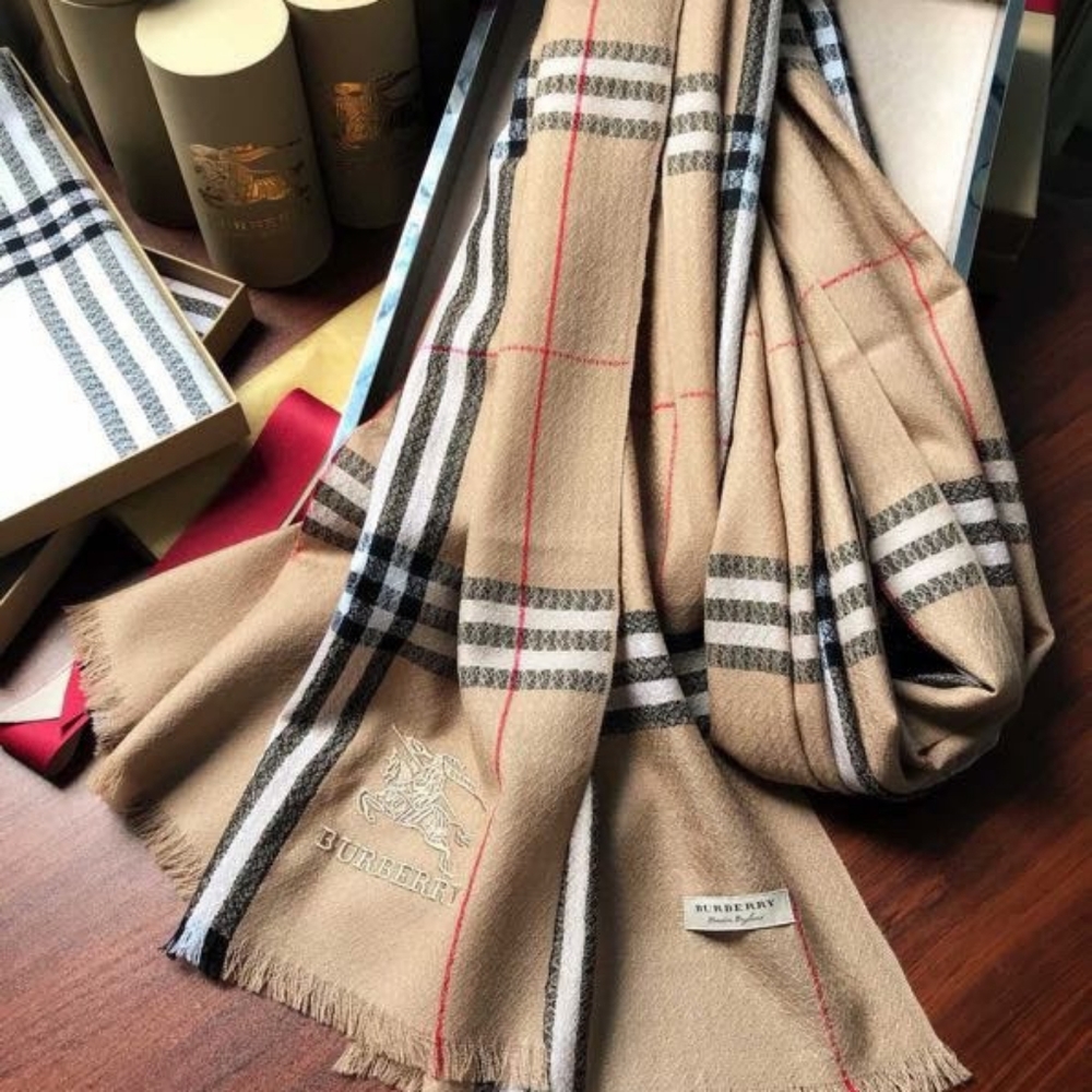 ✨🎊Authentic 💎Burberry scarfs - Picture 3 of 5